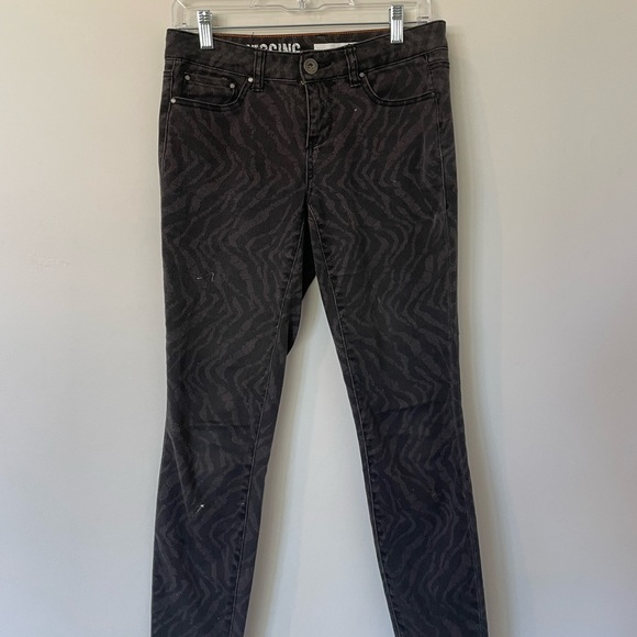 LOW RISE BLACK ZEBRA JEANS FROM DKNY JRANS SIZE 04 - Picture 1 of 10